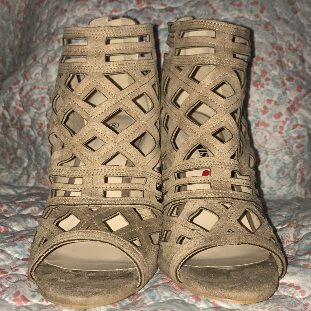 Tan Heels